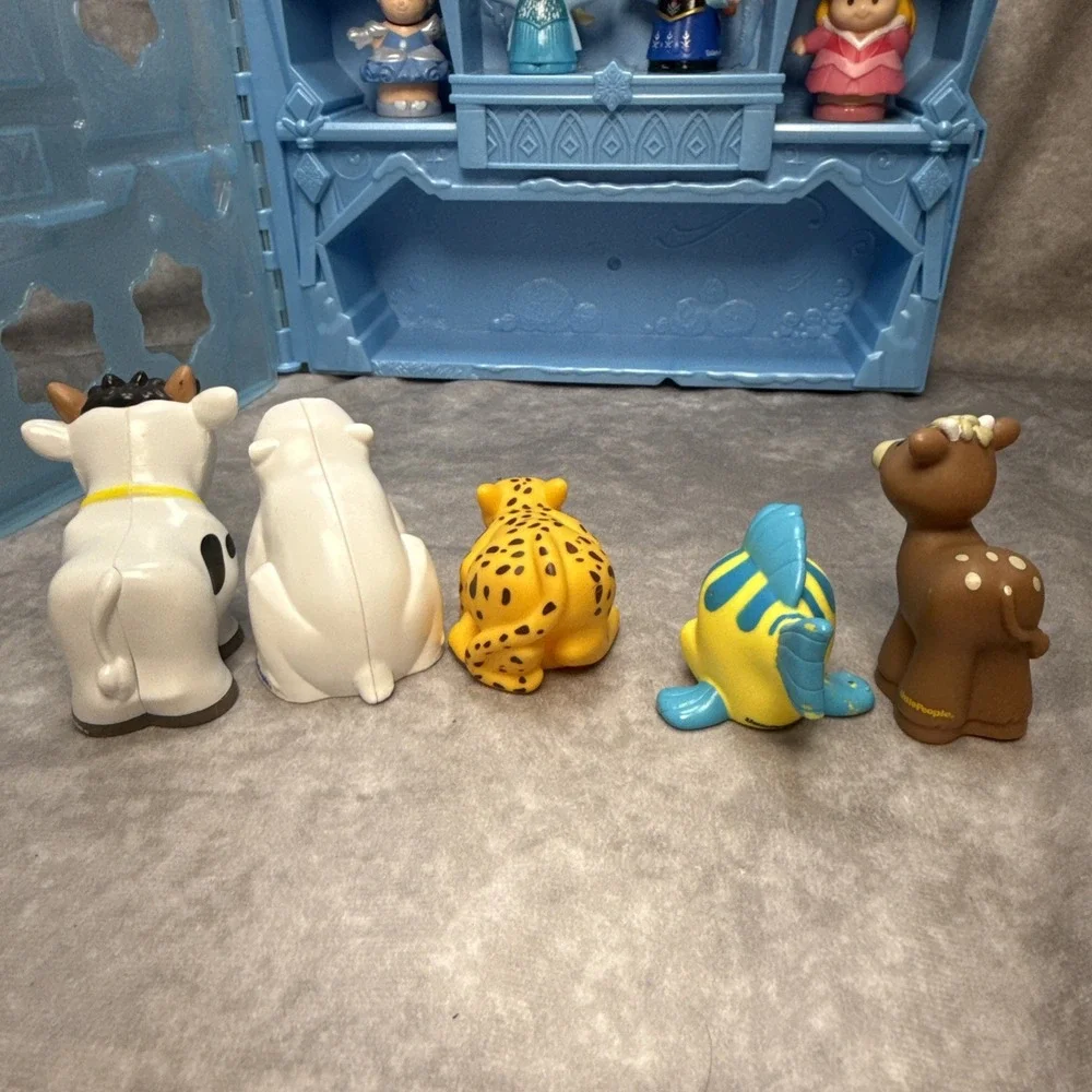 Fisher Price Little People Disney Frozen Carry Castle Case 5 Princess 5 Animals